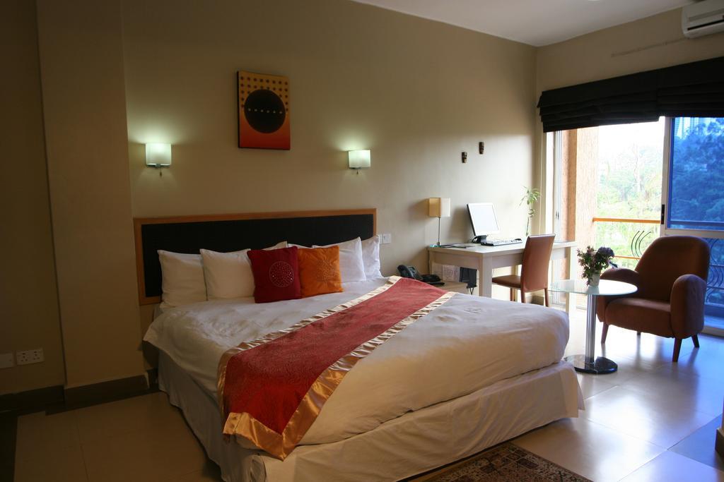 Metropole Hotel Καμπάλα Δωμάτιο φωτογραφία