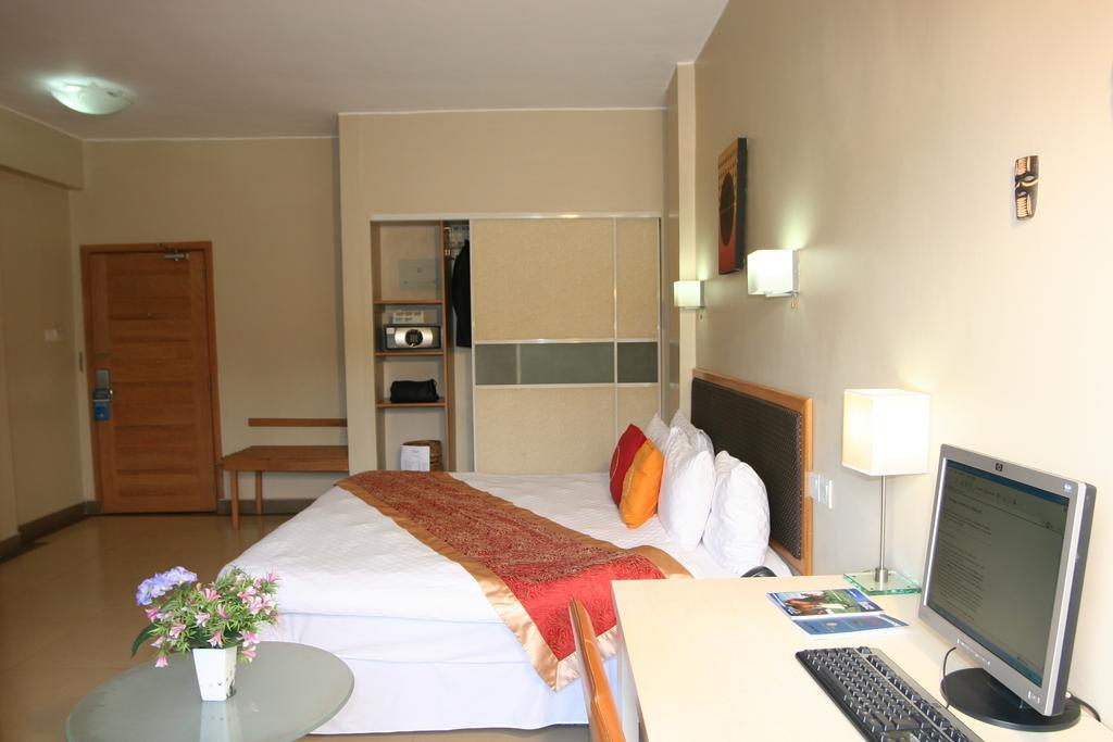 Metropole Hotel Καμπάλα Εξωτερικό φωτογραφία