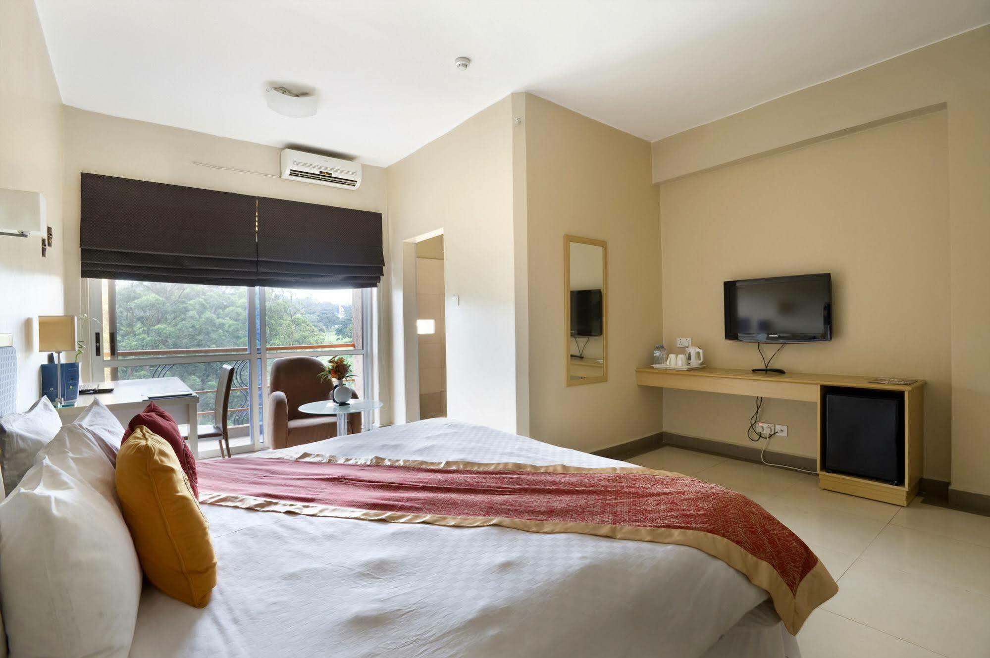 Metropole Hotel Καμπάλα Εξωτερικό φωτογραφία