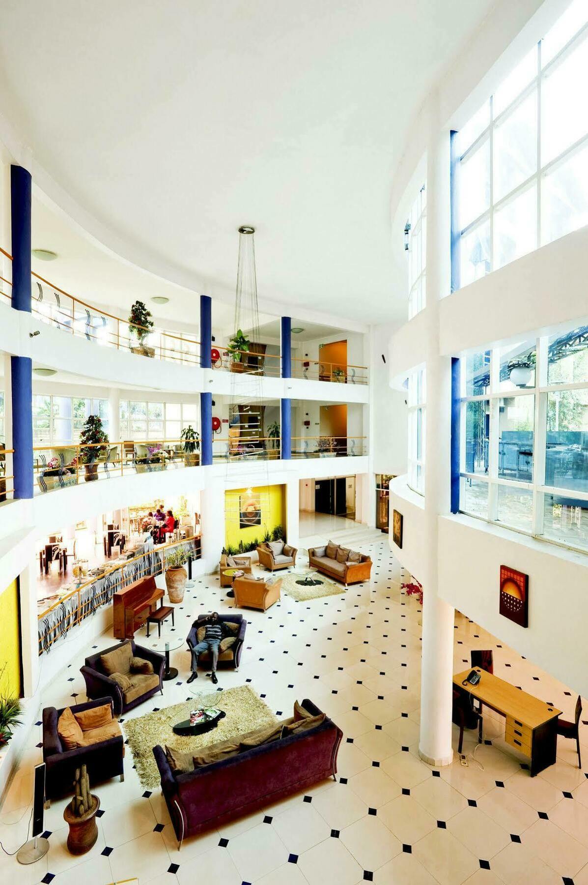 Metropole Hotel Καμπάλα Εξωτερικό φωτογραφία