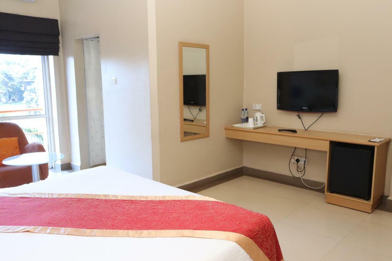 Metropole Hotel Καμπάλα Εξωτερικό φωτογραφία
