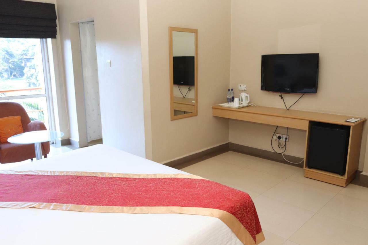 Metropole Hotel Καμπάλα Εξωτερικό φωτογραφία