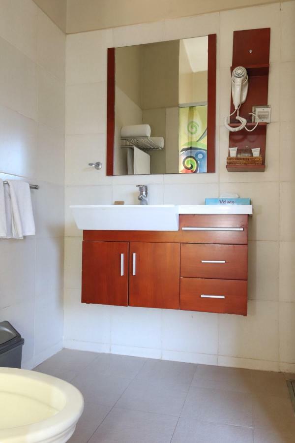 Metropole Hotel Καμπάλα Εξωτερικό φωτογραφία